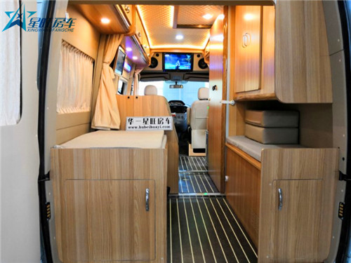 大通房车内饰.jpg