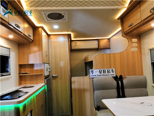 依维柯欧胜C型房车.jpg