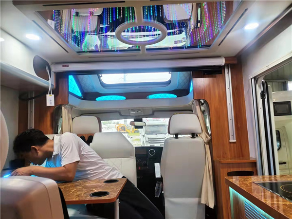 星旺房车刘芬15572204376